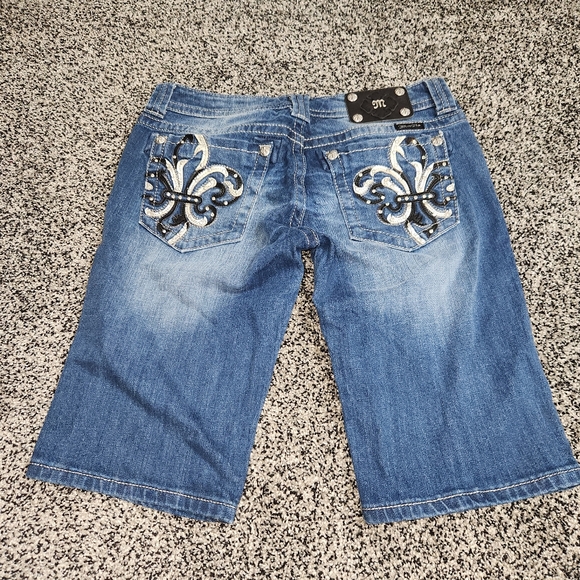 Women's Miss Me Bermuda Jean‎ Shorts Fleur de Lis Pockets Size 30, Bling Studded - Picture 1 of 8